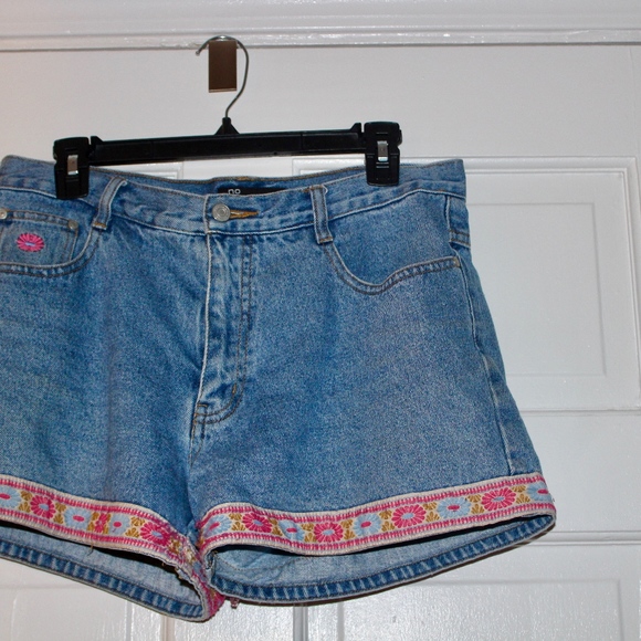 floral embroidered vintage jean shorts - Picture 1 of 5